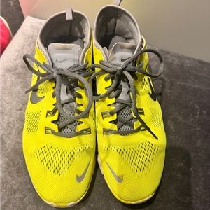 Women's Nike free runs